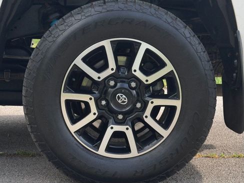 Used 2019 Toyota Tundra Limited w/ Limited Premium Package AWD/4WD image 39