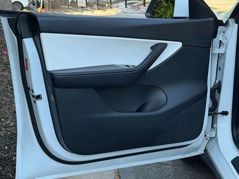 Used 2021 Tesla Model Y Long Range image 54