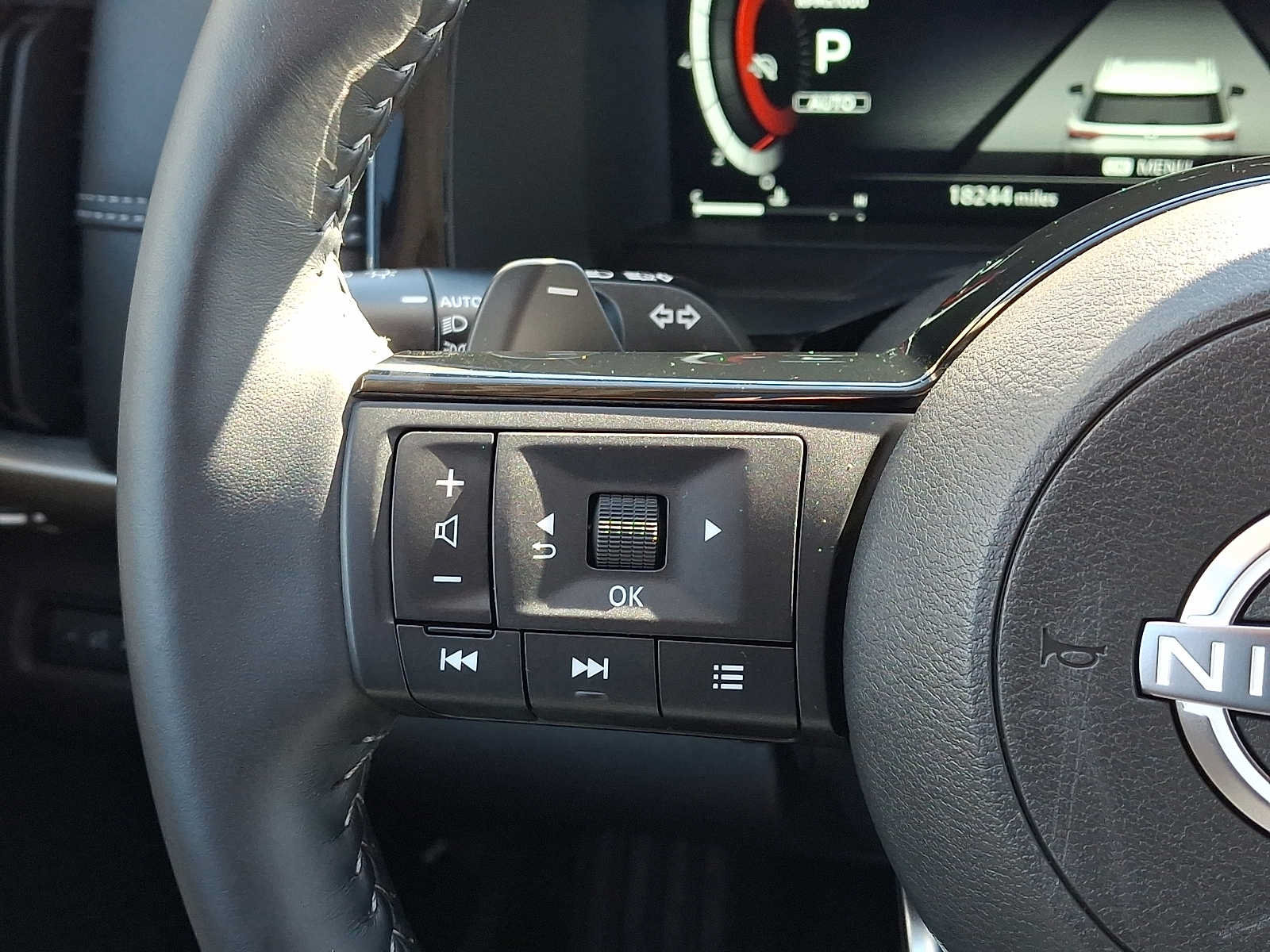 Used 2024 Nissan Pathfinder Platinum w/ Cargo Package AWD/4WD image 25