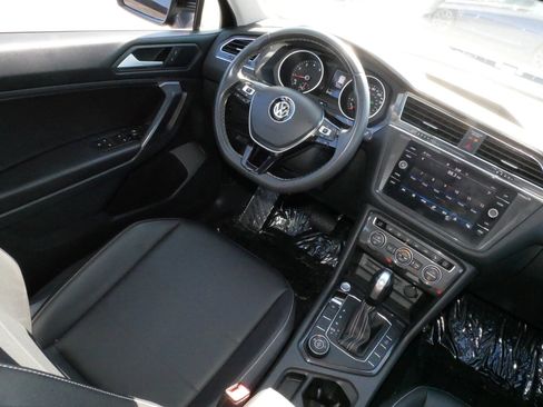 Certified 2021 Volkswagen Tiguan SE image 9