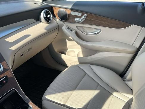 Used 2022 Mercedes-Benz GLC 300 4MATIC w/ Multimedia Package Lite image 39