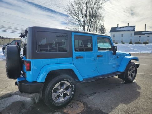 Used 2017 Jeep Wrangler Unlimited Sahara w/ Connectivity Group image 16