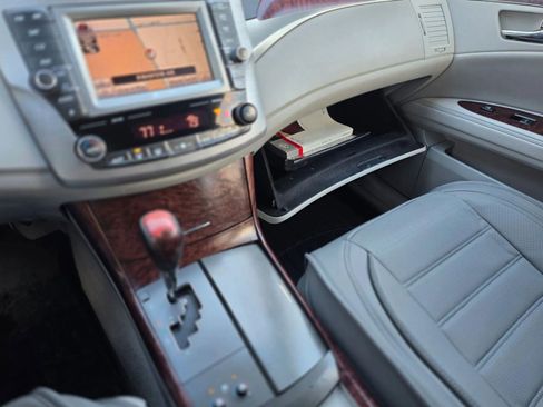 Used 2011 Toyota Avalon Limited image 16
