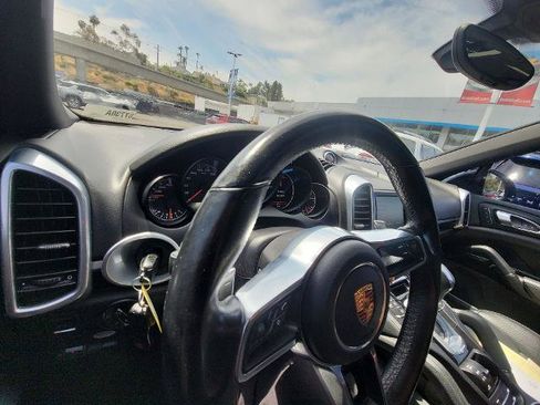 Used 2015 Porsche Cayenne Diesel AWD/4WD image 10