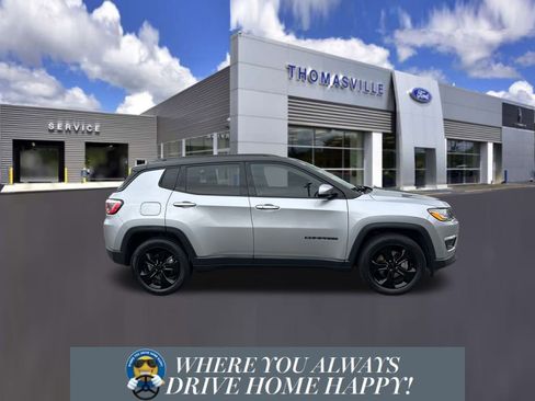 Used 2020 Jeep Compass Latitude image 2