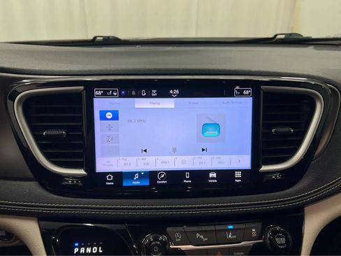 Used 2022 Chrysler Pacifica Touring-L image 34