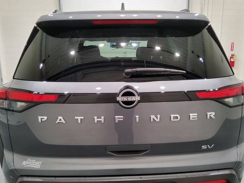 Used 2024 Nissan Pathfinder SV image 5