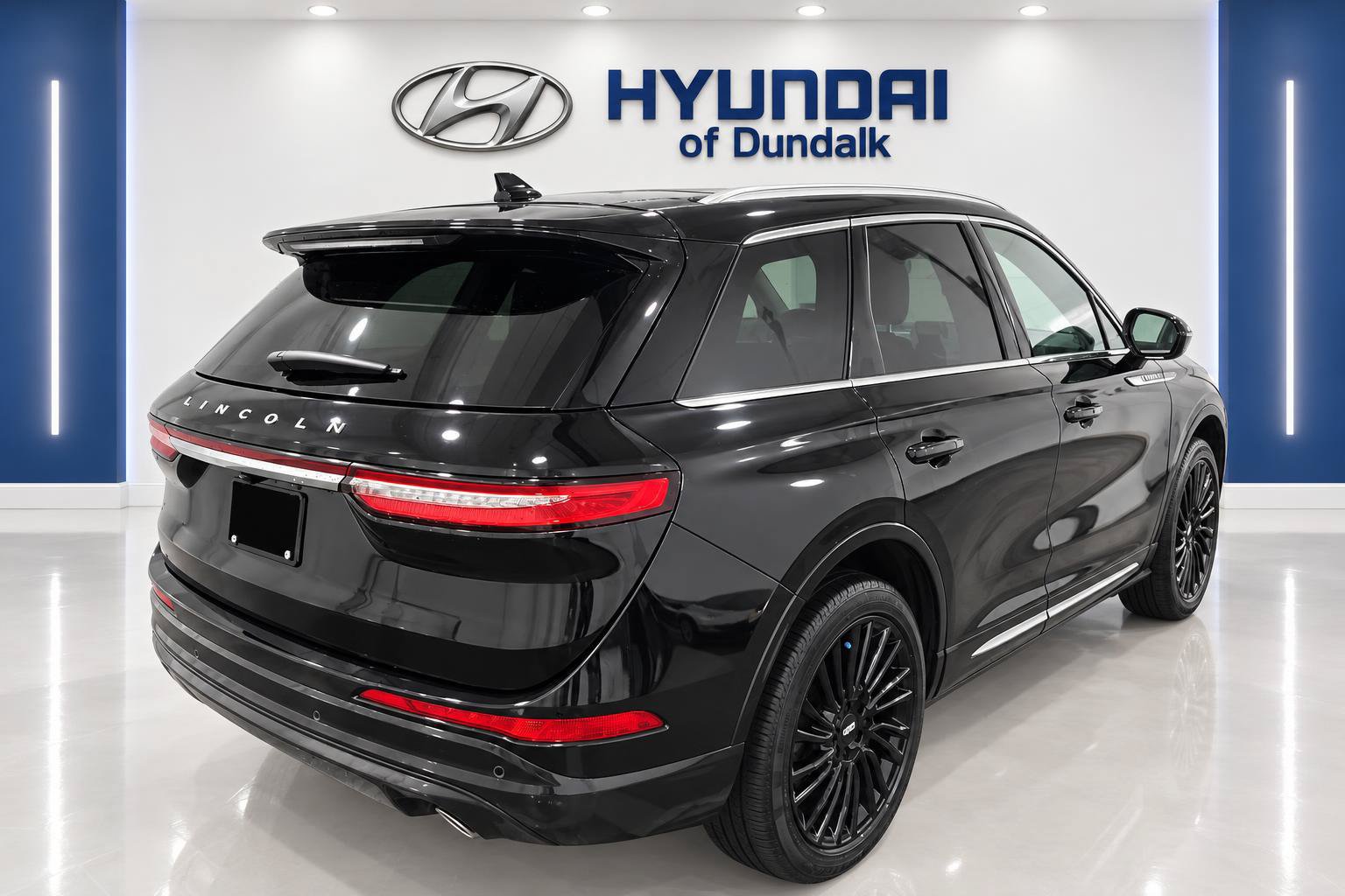 Used 2022 Lincoln Corsair Reserve w/ Luxury Package AWD/4WD image 4