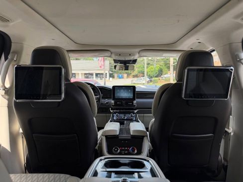 Used 2020 Lincoln Navigator Black Label w/ Cargo Convenience Package AWD/4WD image 55