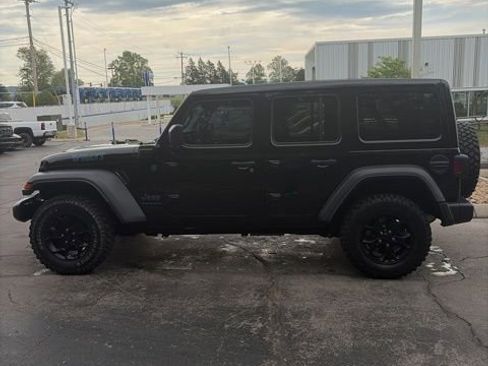 Used 2023 Jeep Wrangler Unlimited w/ Sun & Screen Package image 8