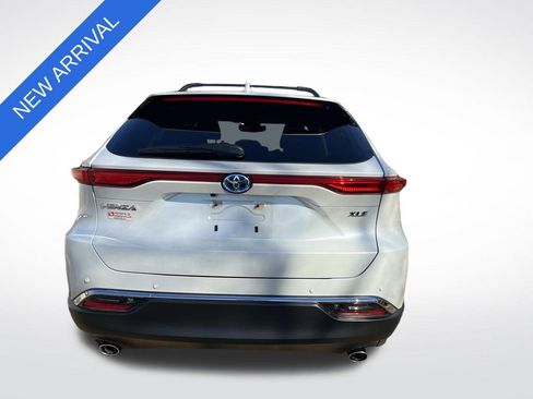 Used 2024 Toyota Venza XLE image 4