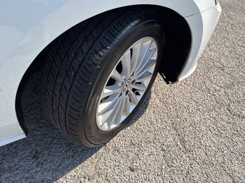 Used 2017 Volkswagen Passat 1.8T SE image 12