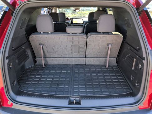 Used 2025 Chevrolet Traverse LT w/ Midnight/Sport Edition image 32