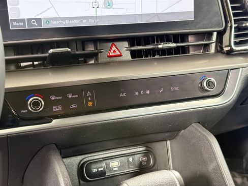 Used 2024 Kia Sportage EX AWD/4WD image 18