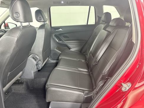 Used 2018 Volkswagen Tiguan SEL AWD/4WD image 22