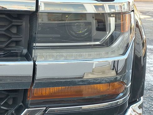 Used 2018 Chevrolet Silverado 1500 LT w/ All Star Edition image 10