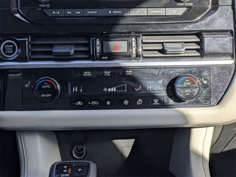 Used 2024 Nissan Pathfinder SV image 25