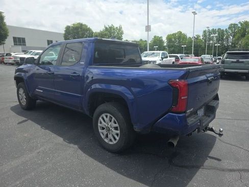 Used 2024 Toyota Tacoma SR5 AWD/4WD image 7