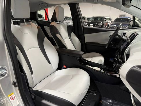 Used 2017 Toyota Prius Four w/ Premium Convenience Package image 43