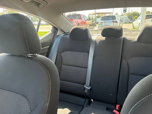 Used 2018 Hyundai Elantra SE w/ Cargo Package FWD image 11