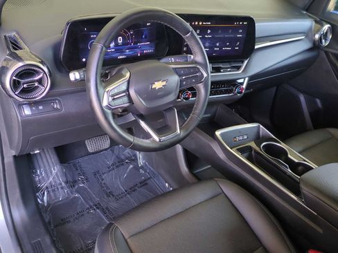 Used 2025 Chevrolet Equinox LT w/ Convenience Package II FWD image 12