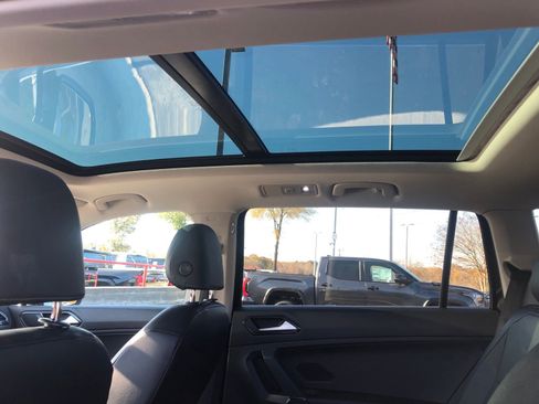 Used 2018 Volkswagen Tiguan SEL image 6