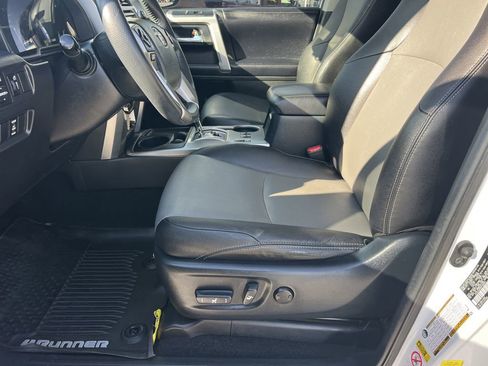 Used 2017 Toyota 4Runner SR5 Premium image 17