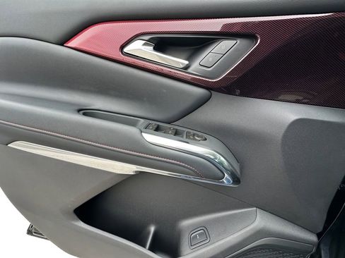 New 2026 Chevrolet Traverse Z71 w/ LPO, Floor Liner Package image 11