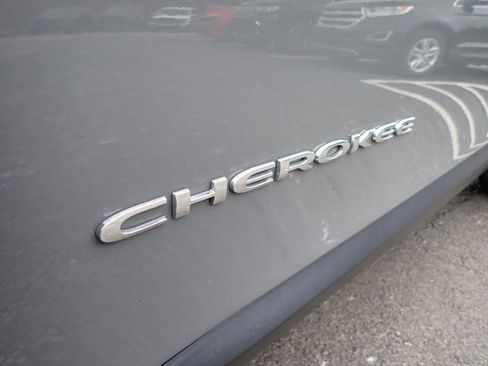 Used 2021 Jeep Cherokee Latitude Plus w/ Mopar Interior Package image 12