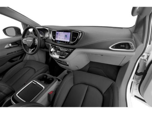 Used 2024 Chrysler Pacifica Touring-L FWD image 15