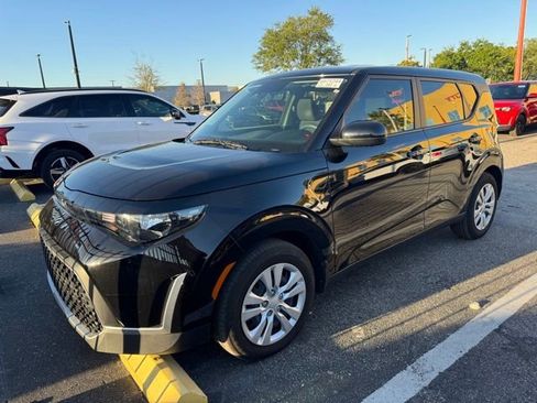 Certified 2025 Kia Soul LX image 1