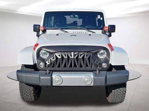 Used 2017 Jeep Wrangler Unlimited Rubicon w/ Connectivity Group AWD/4WD image 2