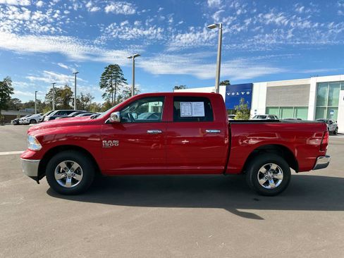 Used 2022 RAM 1500 Classic SLT image 2