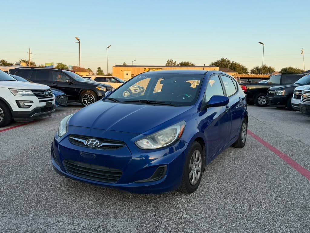 Used 2012 Hyundai Accent GS FWD image 2