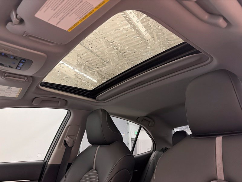 Used 2018 Toyota Camry SE w/ Moonroof Package FWD image 38