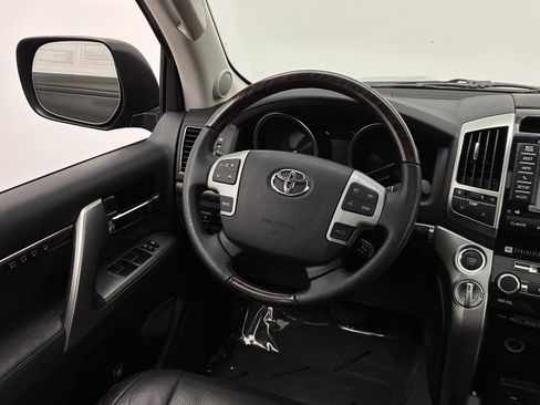 Used 2014 Toyota Land Cruiser image 30
