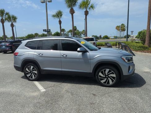 Used 2024 Volkswagen Atlas SE FWD image 2