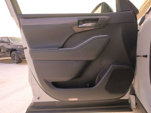 Used 2021 Toyota Highlander Platinum image 23