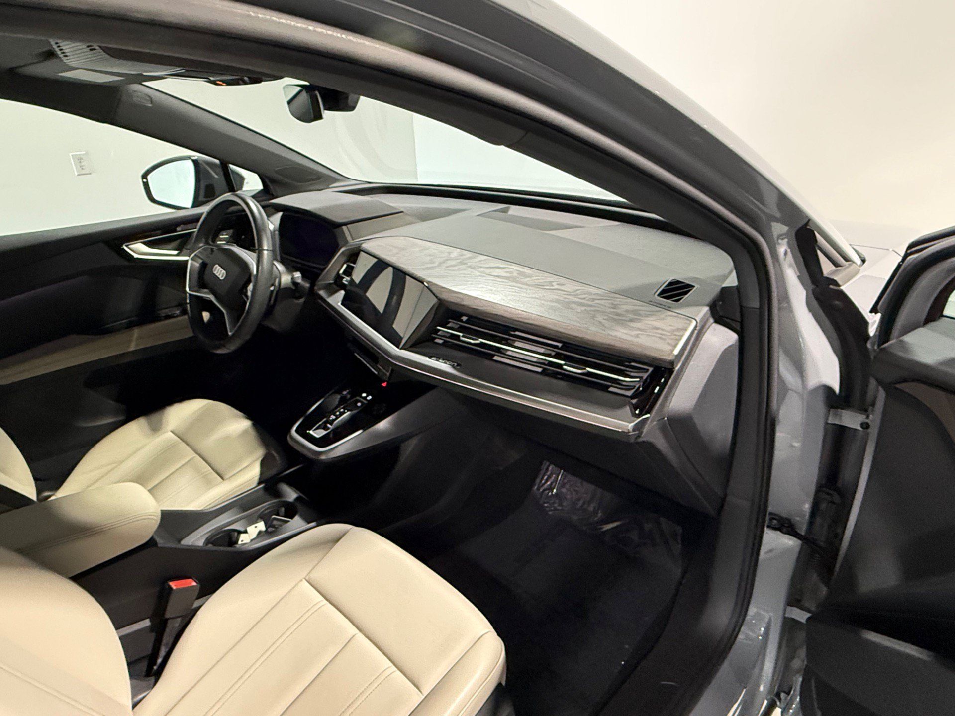 Used 2023 Audi Q4 e-tron Premium Plus w/ Premium Plus AWD/4WD image 40