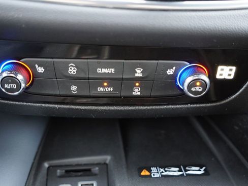 Certified 2023 Buick Enclave Essence image 27