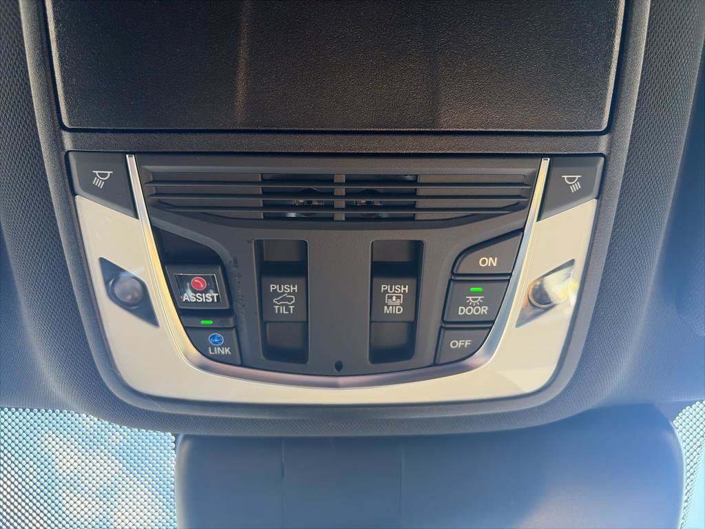 Certified 2025 Acura RDX SH-AWD image 19