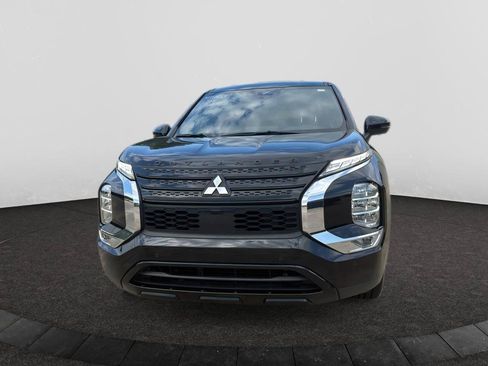 Used 2024 Mitsubishi Outlander SE Black Edition FWD image 2