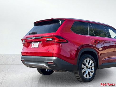 Certified 2025 Toyota Grand Highlander AWD image 11