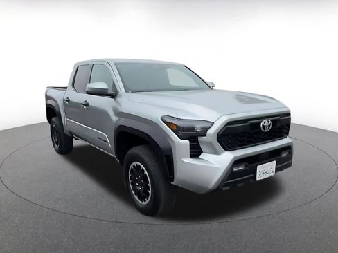 Used 2025 Toyota Tacoma TRD Off-Road image 3