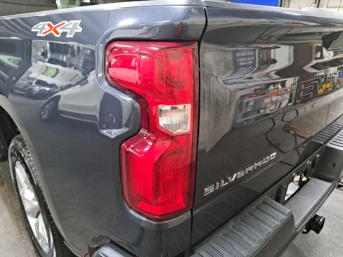 Used 2022 Chevrolet Silverado 1500 Custom w/ Safety Confidence Package AWD/4WD image 32
