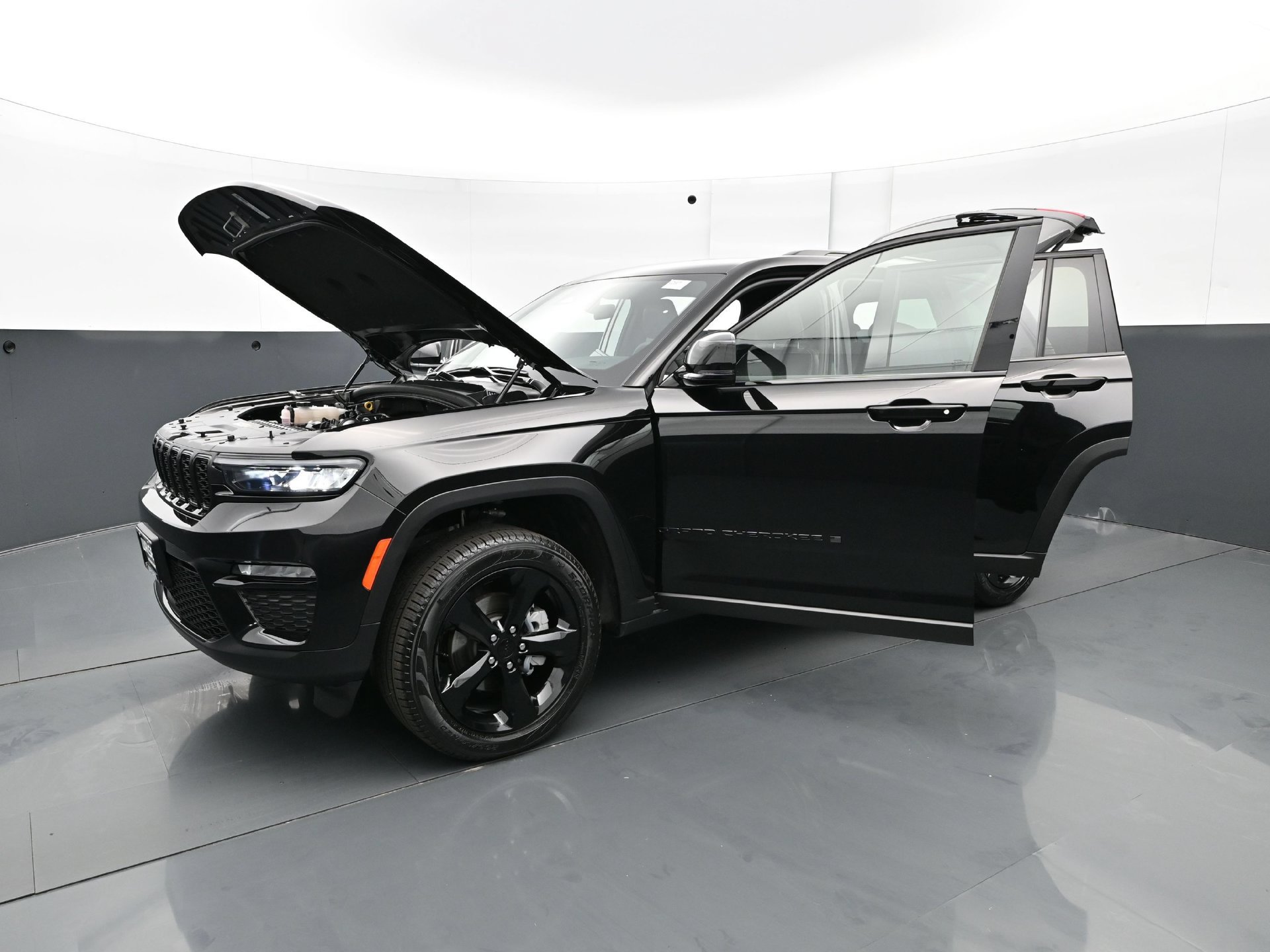 Used 2025 Jeep Grand Cherokee Limited w/ Black Appearance Package AWD/4WD image 33