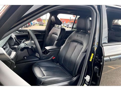 Used 2024 Jeep Grand Cherokee Overland AWD/4WD image 28