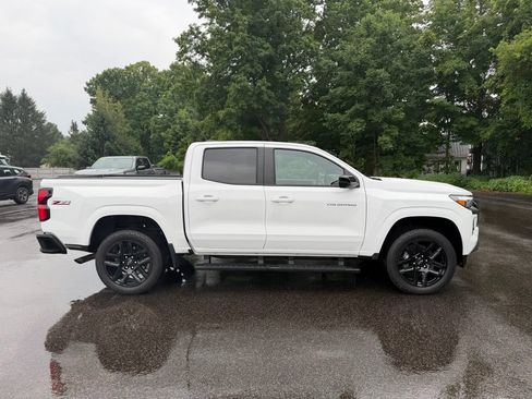 Used 2024 Chevrolet Colorado Z71 w/ Z71 Convenience Package 2 AWD/4WD image 4