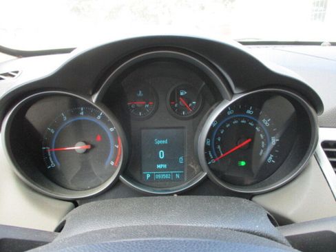 Used 2011 Chevrolet Cruze LS image 26