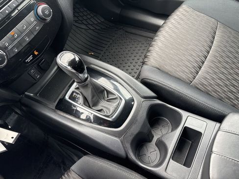 Used 2017 Nissan Rogue S image 16